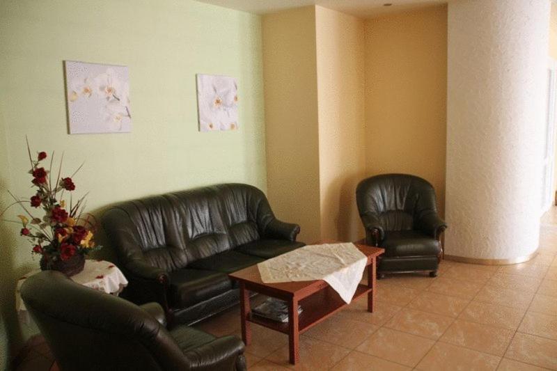 Hotel Przylesie Sieroslaw  Экстерьер фото