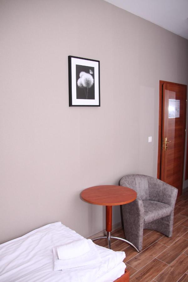 Hotel Przylesie Sieroslaw  Экстерьер фото
