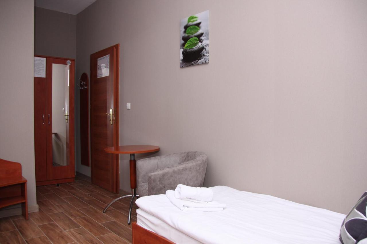 Hotel Przylesie Sieroslaw  Экстерьер фото