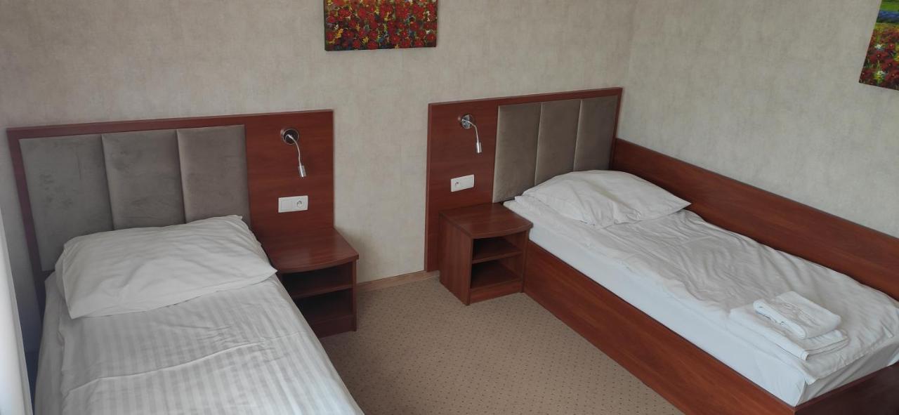 Hotel Przylesie Sieroslaw  Экстерьер фото