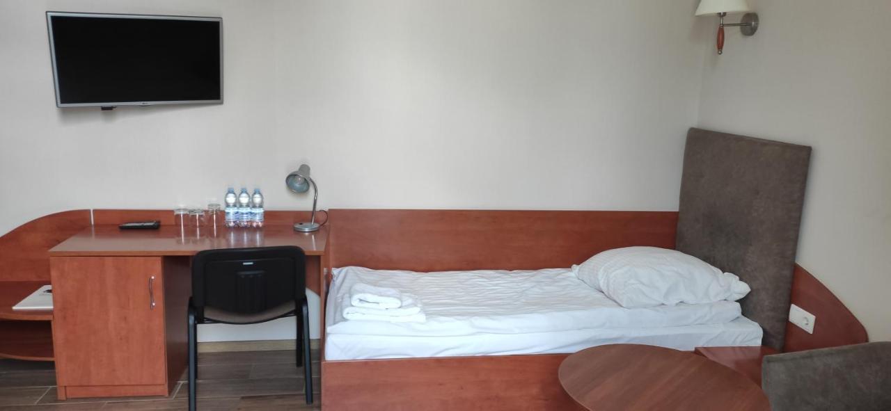 Hotel Przylesie Sieroslaw  Экстерьер фото