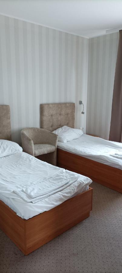 Hotel Przylesie Sieroslaw  Экстерьер фото