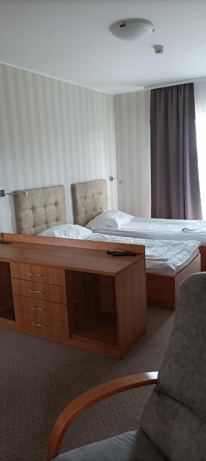 Hotel Przylesie Sieroslaw  Экстерьер фото