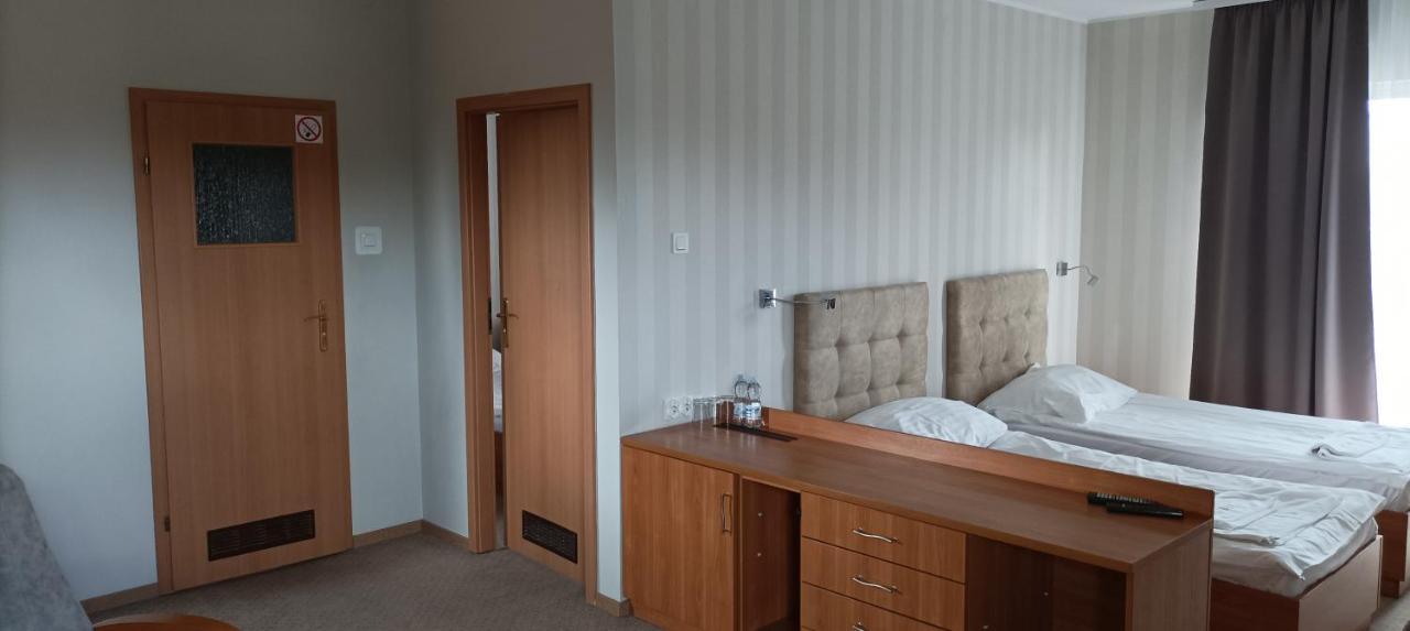 Hotel Przylesie Sieroslaw  Экстерьер фото