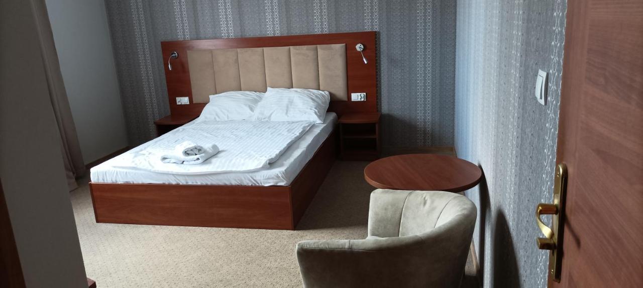 Hotel Przylesie Sieroslaw  Экстерьер фото