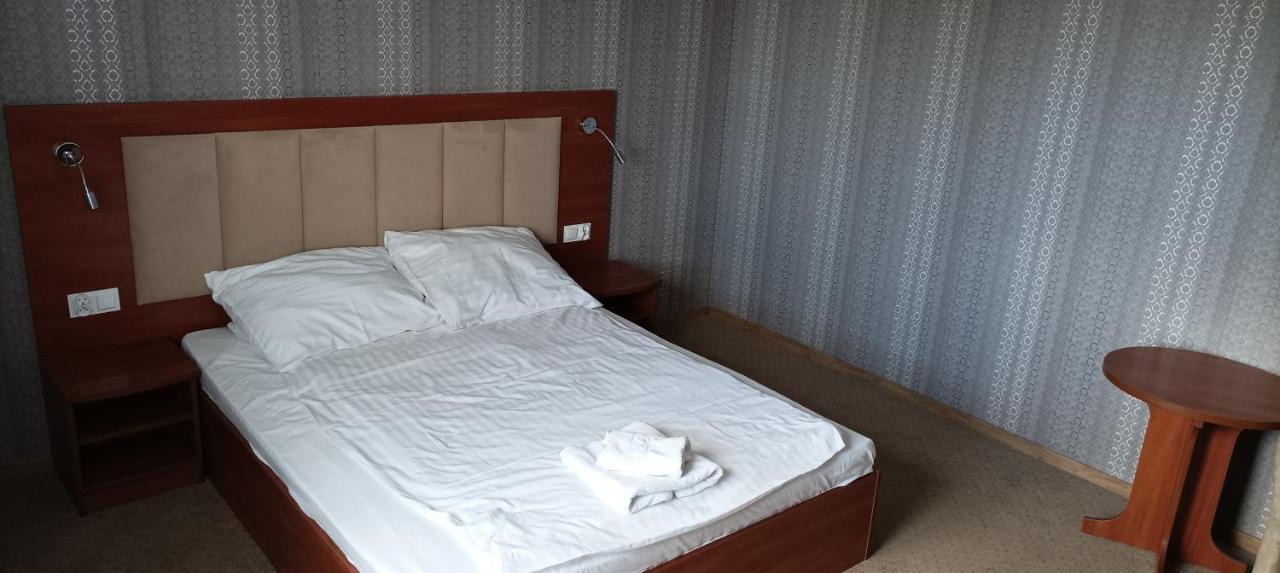 Hotel Przylesie Sieroslaw  Экстерьер фото