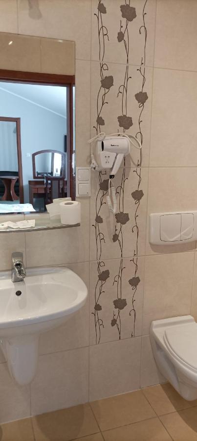Hotel Przylesie Sieroslaw  Экстерьер фото