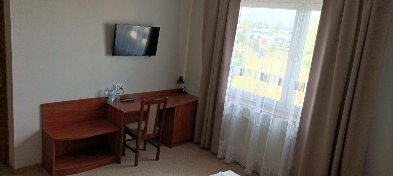 Hotel Przylesie Sieroslaw  Экстерьер фото