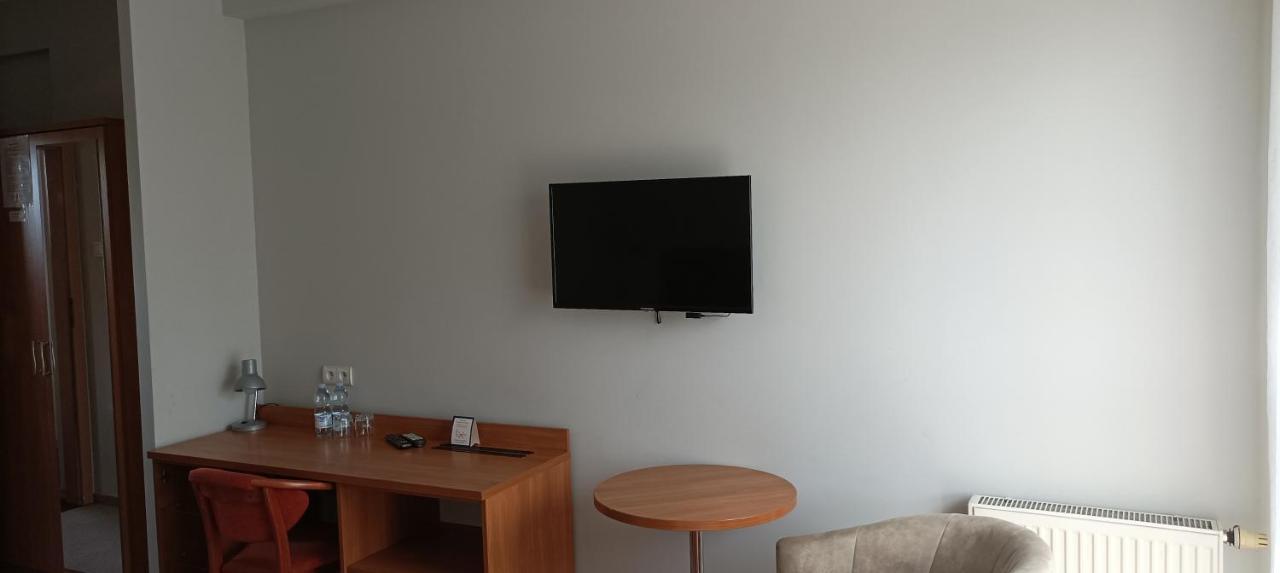 Hotel Przylesie Sieroslaw  Экстерьер фото