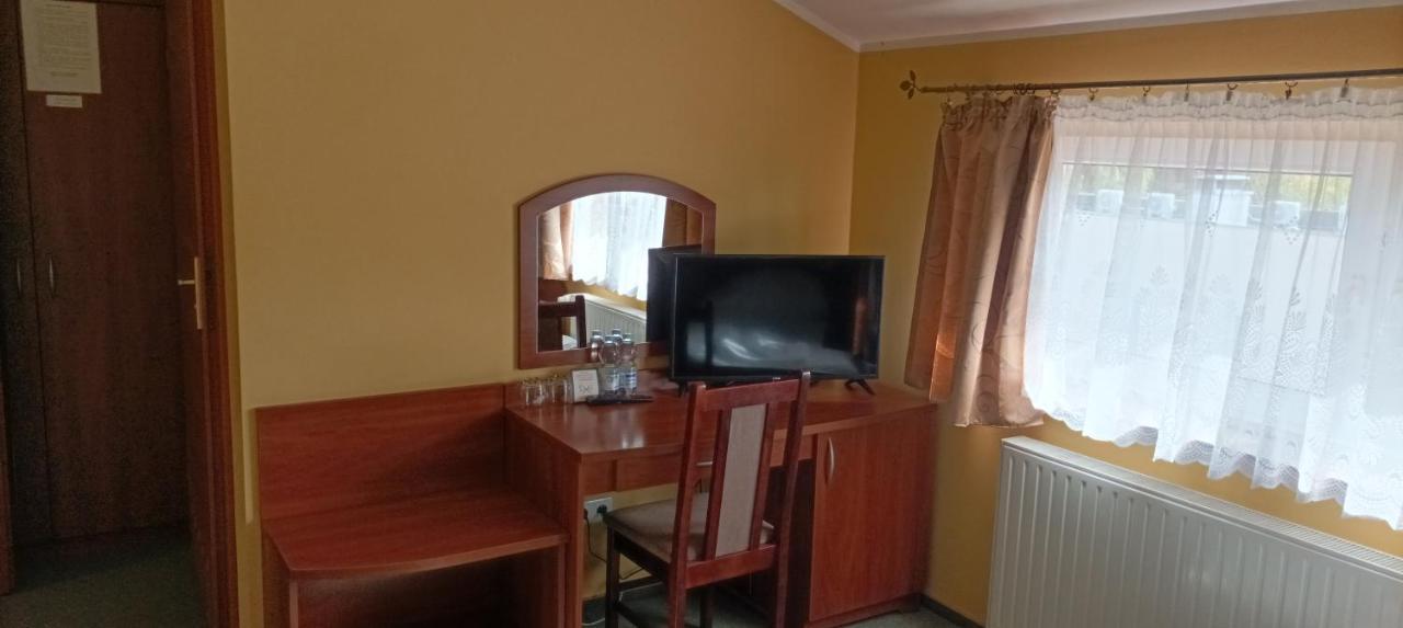Hotel Przylesie Sieroslaw  Экстерьер фото