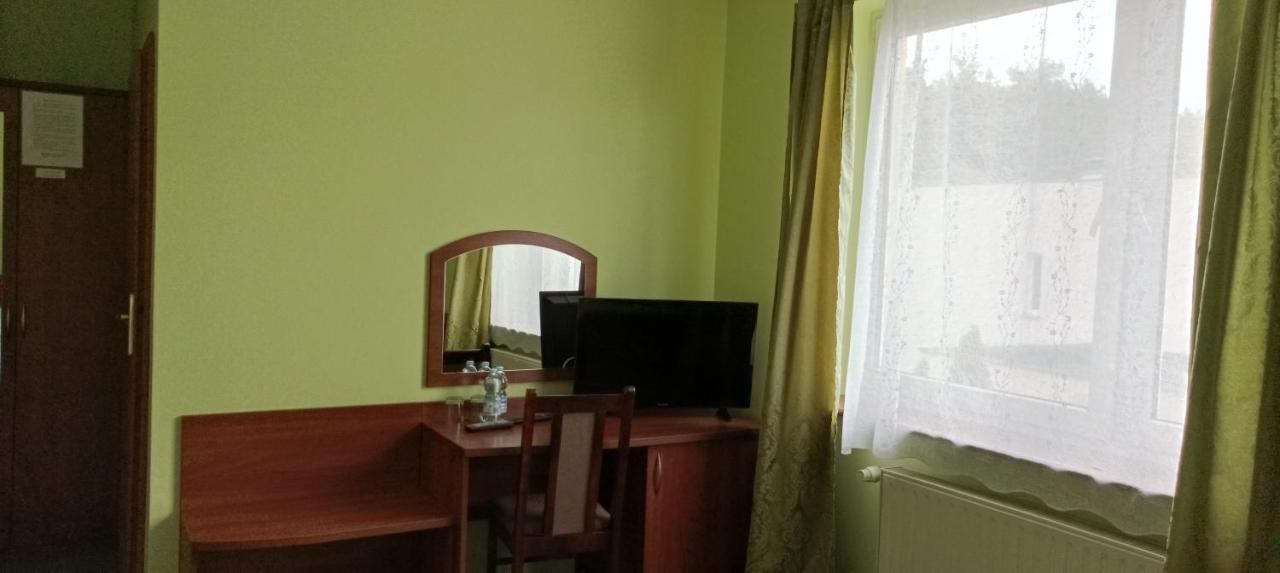 Hotel Przylesie Sieroslaw  Экстерьер фото