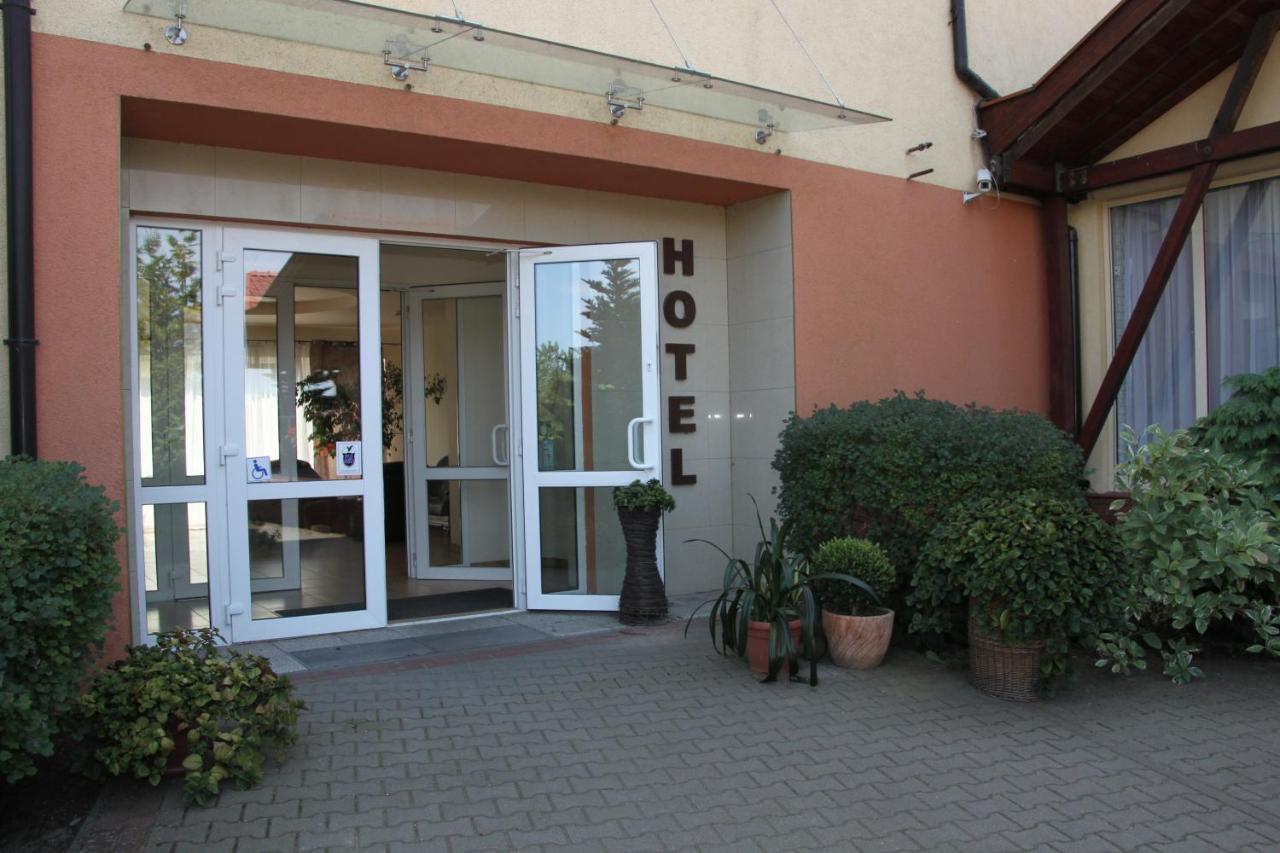 Hotel Przylesie Sieroslaw  Экстерьер фото